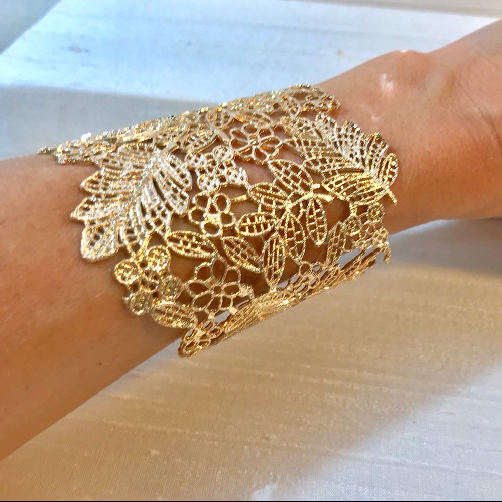 ✨Beautiful Gold Lace Cuff Bracelet✨ - Picture 6 of 8